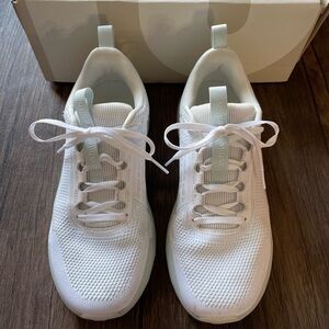While on Earth Move Trainer - women size 9, men size 7.5 White / Mist colorwa